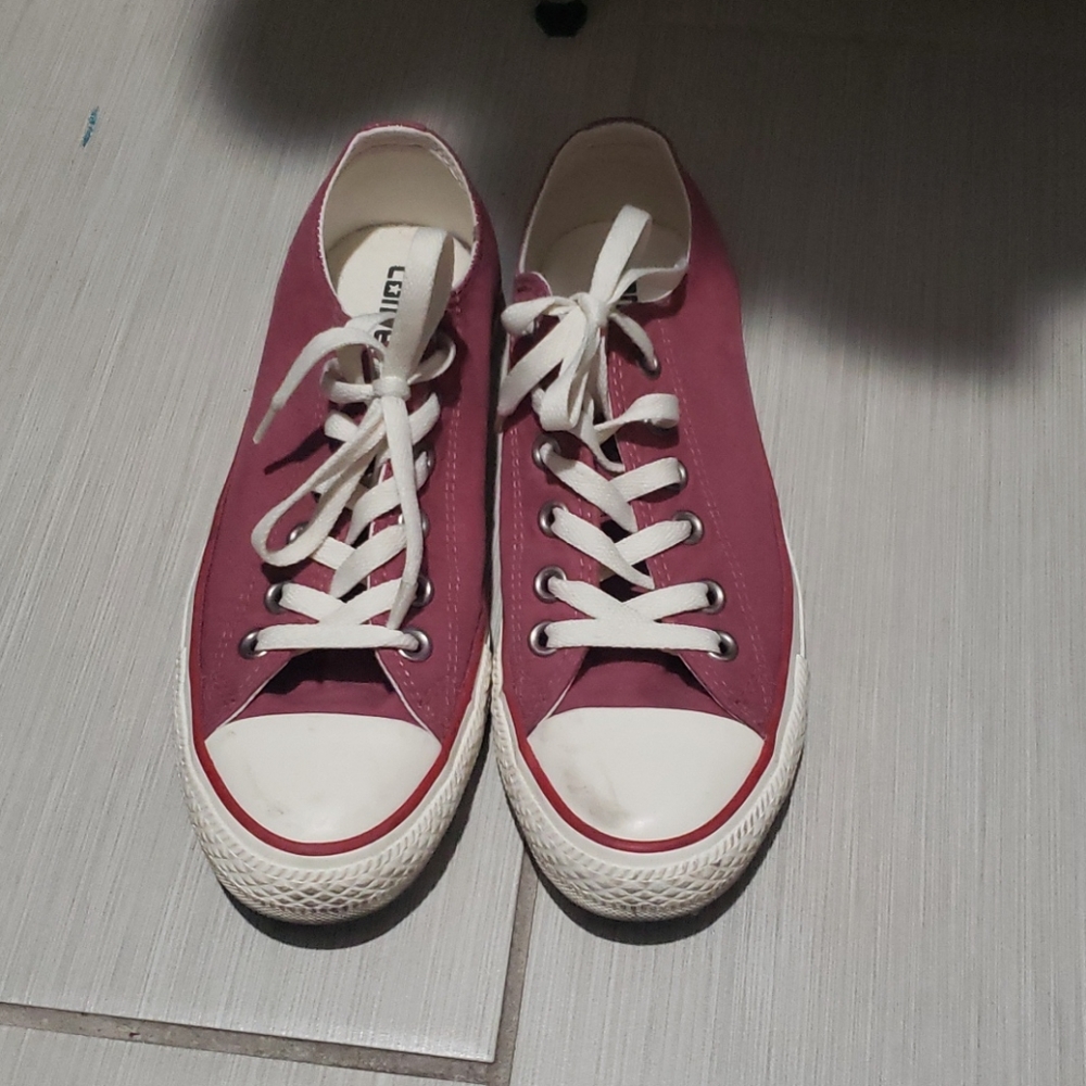 Converse tennis shoes